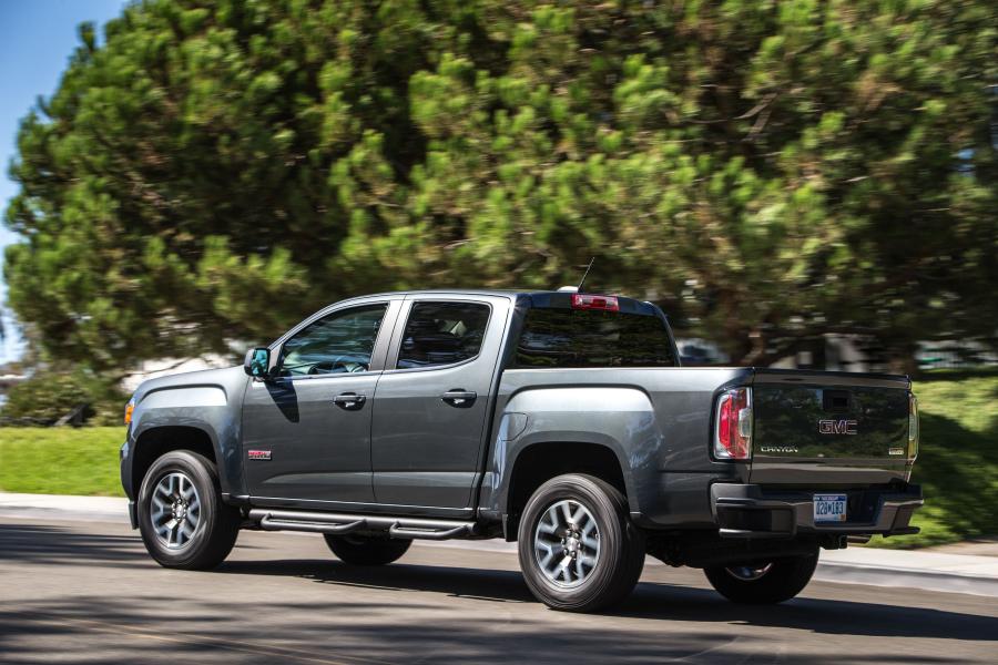  GMC Canyon All Terrain Crew Cab 2015 года  (фото 12 из 21)